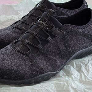 Skechers Relaxed fit shoes size 8